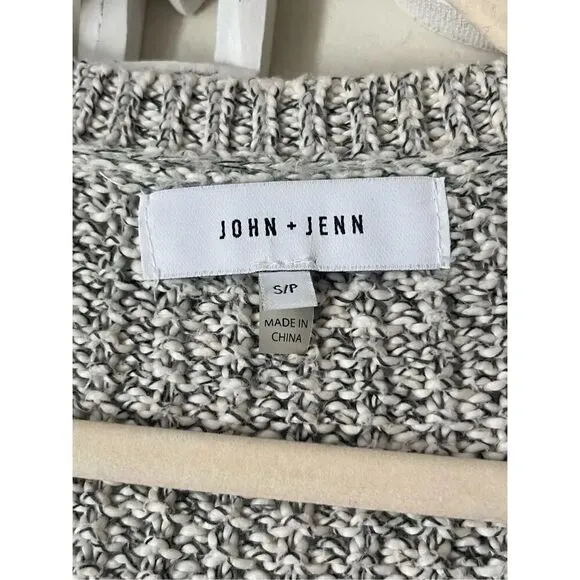 S1‎ Gray Waffle Cable Knit V Neck Sweater Size Small - Image 3