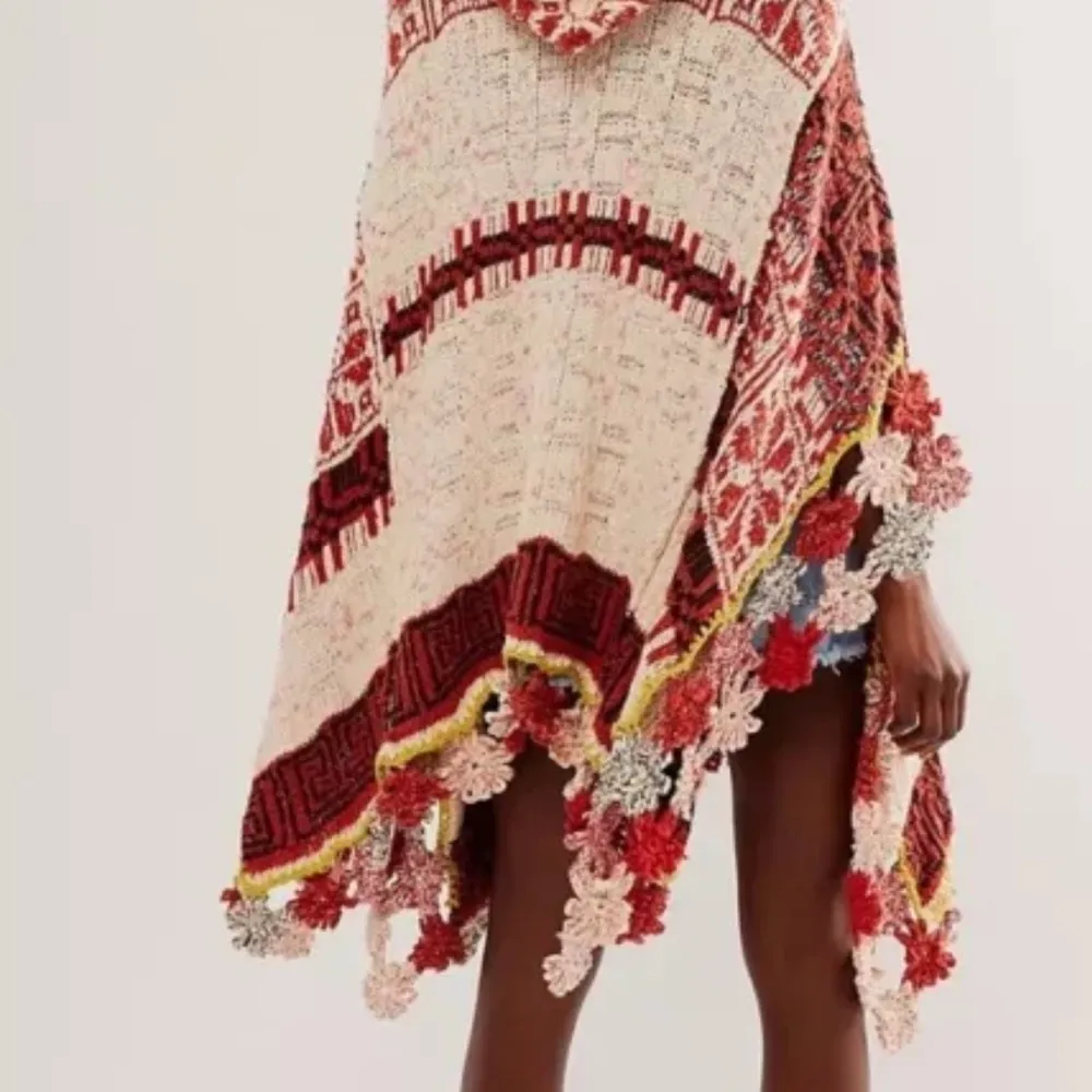 Free people NWT M/L poncho gorgeous - Image 2