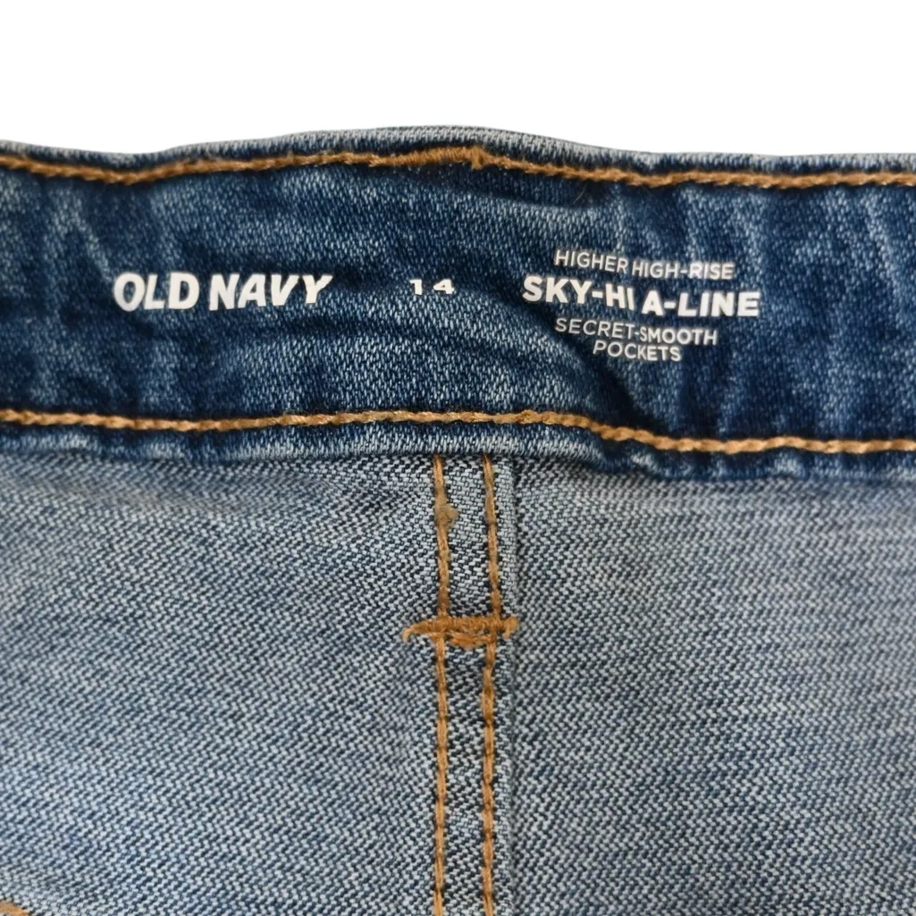 Old Navy Women's 14 Higher High-Rise Sky-Hi A-Line Short - Image 8