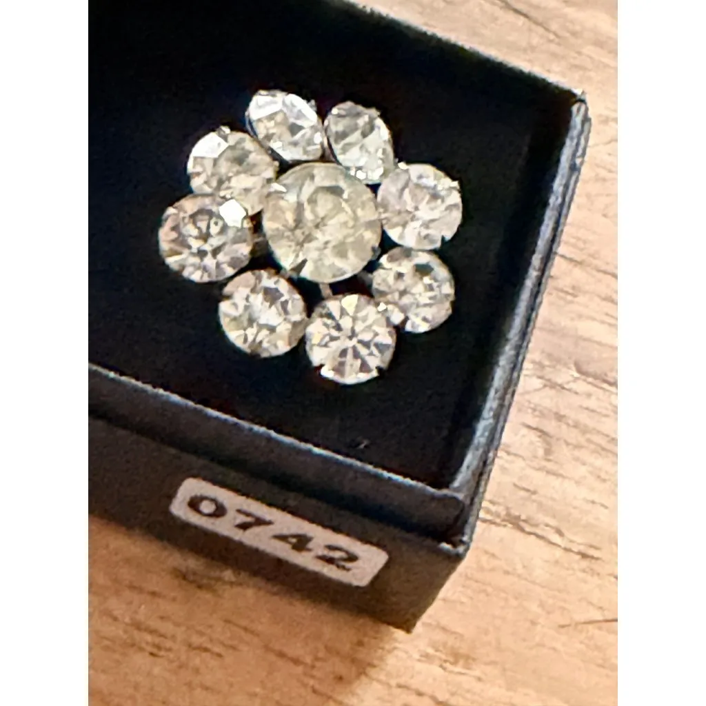 Vintage Crystal Rhinestone Flower Brooch Pin In Gift Box Silver - Image 5