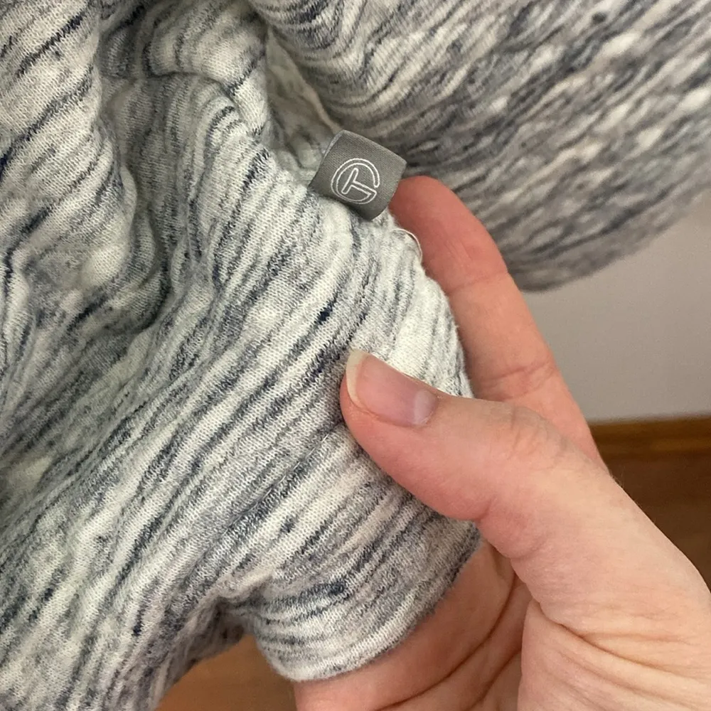 T by Talbots Heather grey quilted Mockneck button shoulder sweatshirt size M - Image 9