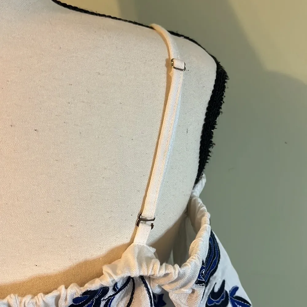 Paper crane cold shoulder white/blue floral embroidery neckline white mini dress - Image 8