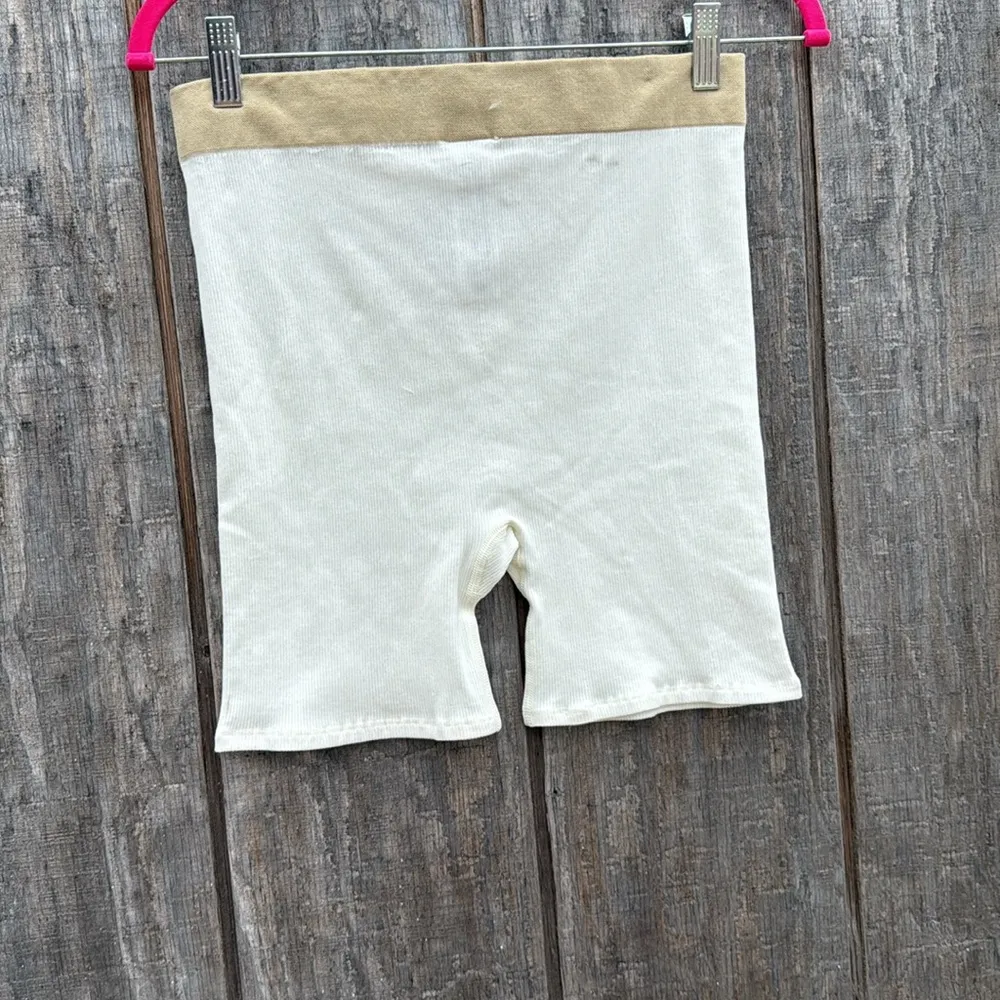 NWT Woman’s Adidas BRAMI  Cream and Tan Ribbed Biker Shorts Size XL Flexi Comfy - Image 5