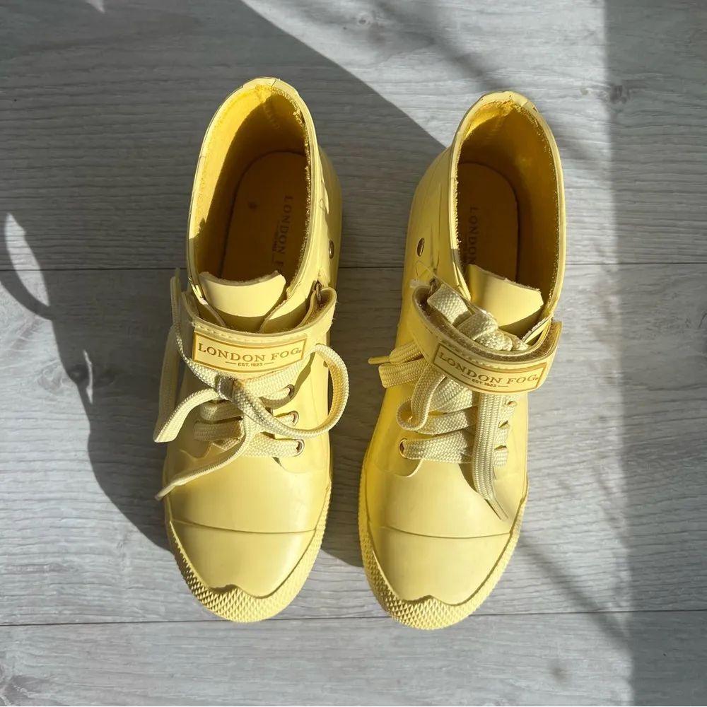 London Fog NWOT  Buckie Rain Boot Yellow size 6 rubber waterproof boots - Image 2