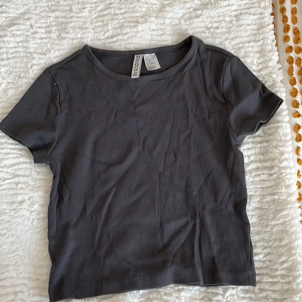 Divided H&M Dark Grey Cropped Top! Womens Size : M - Image 5