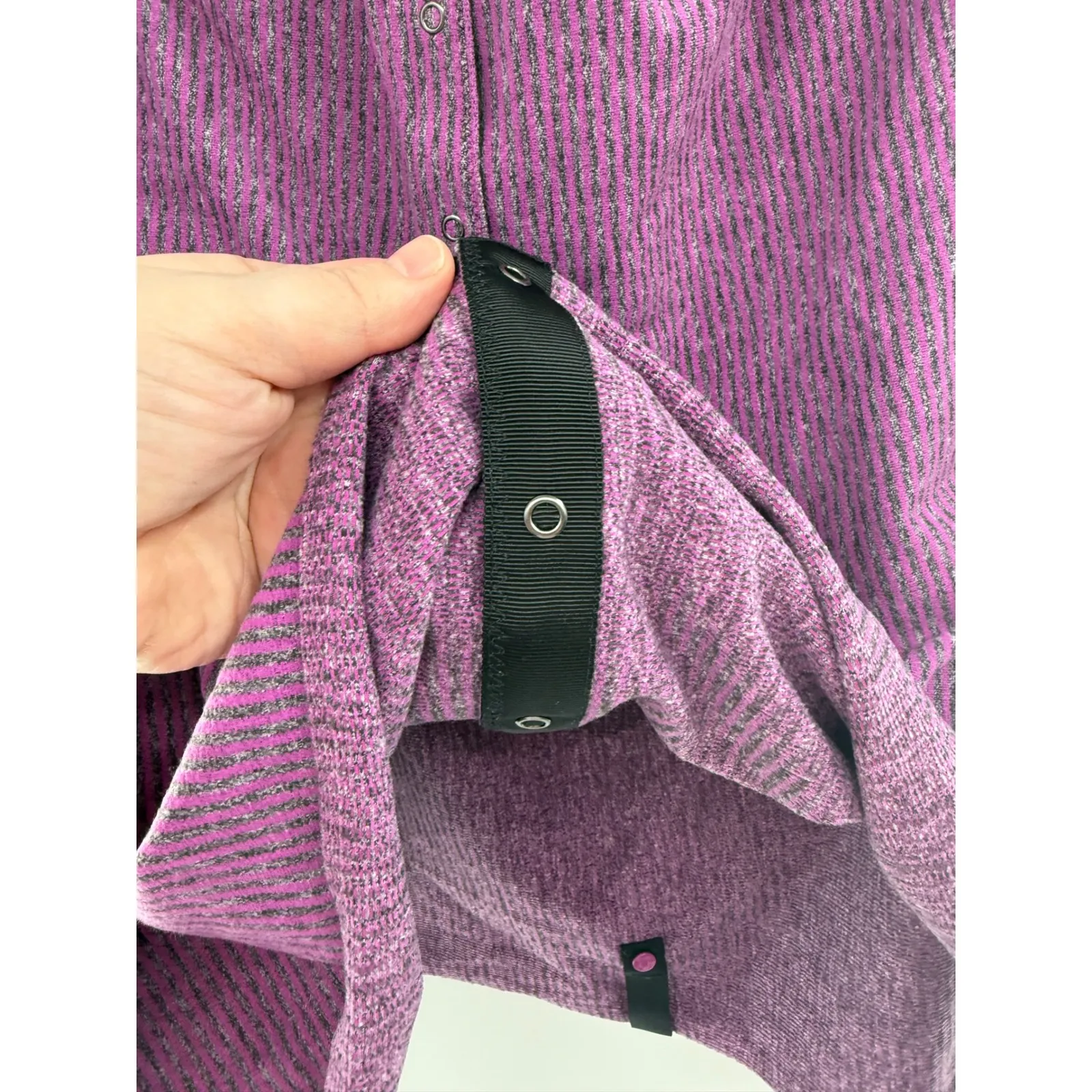 lululemon Vinyasa Snap Scarf Purple Gray Striped Reversible Infinity Wrap - Image 4