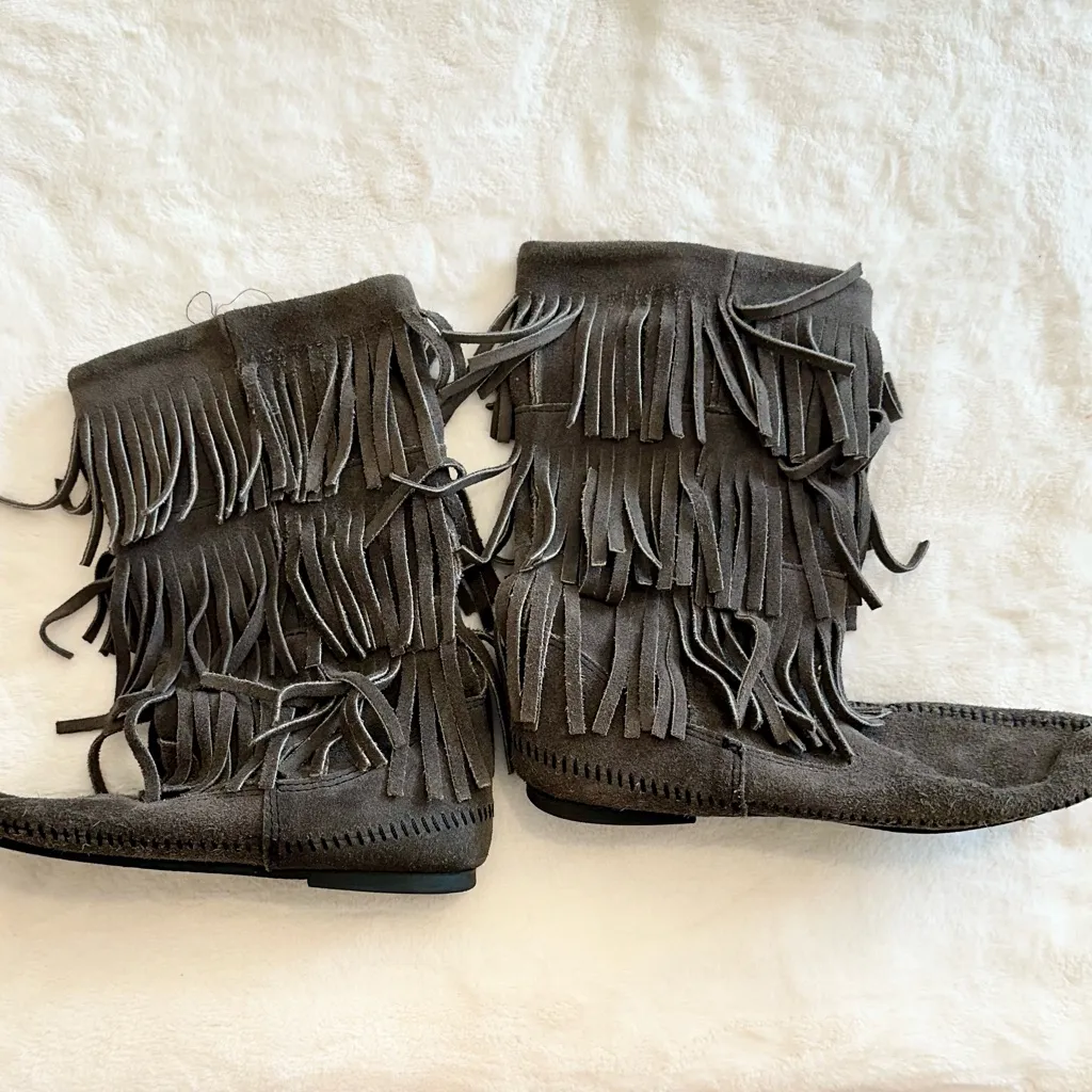 Minnetonka Gray Suede Three Layer Fringe Moccasins Boots - Image 4