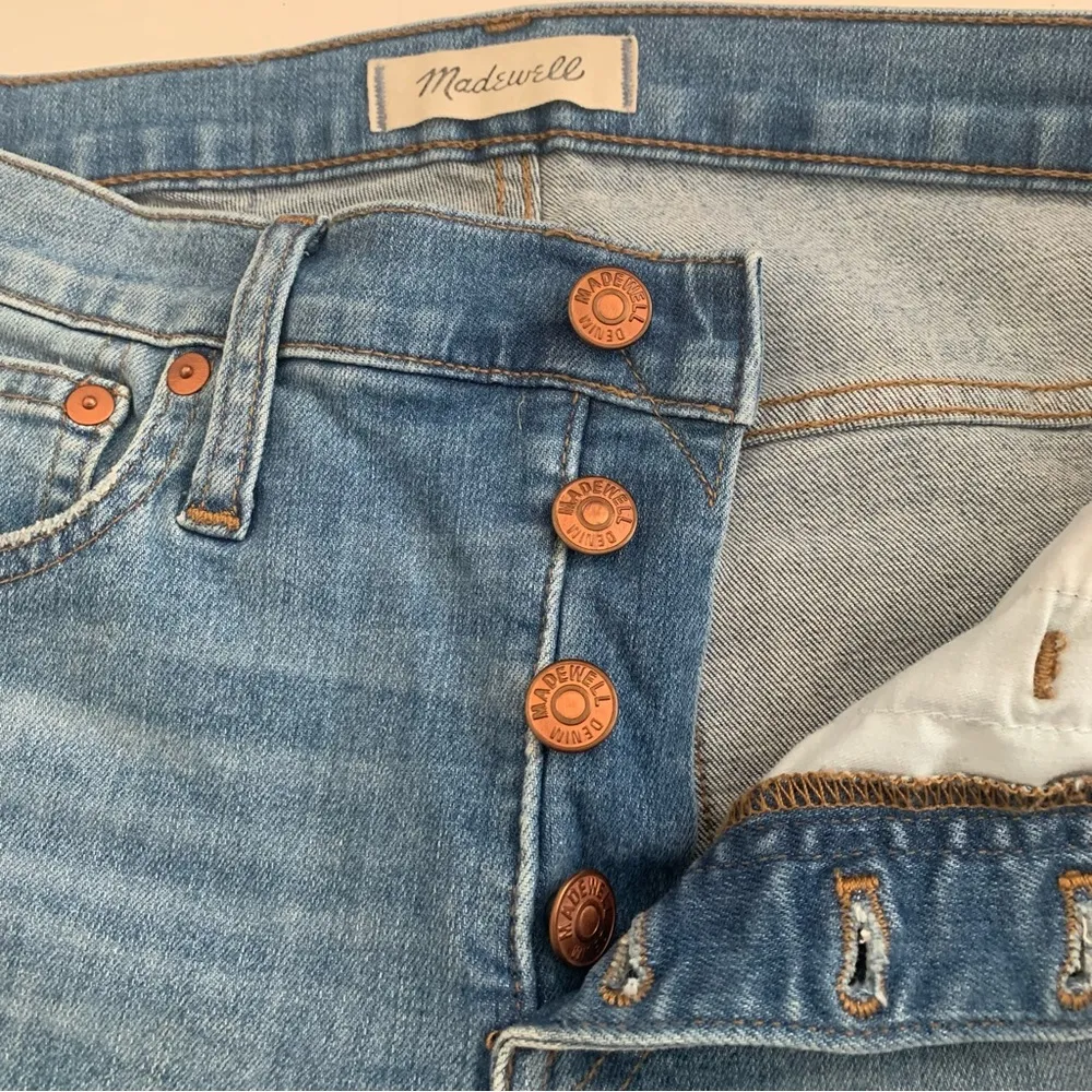 Petite Cali Demi Boot Button Fly Distressed Hem Jeans Size 25P - Image 3