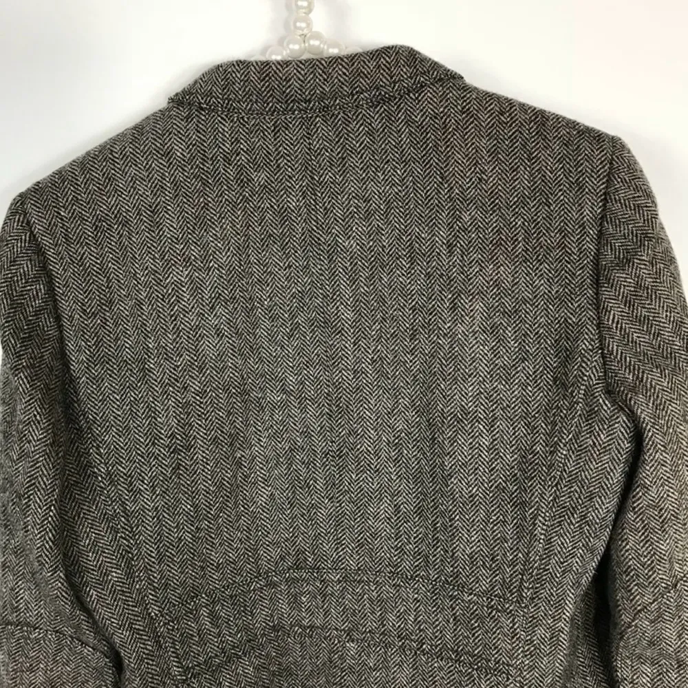 Club Monaco Blazer Sz 10 Button Front Coat Jacket
Fully Lined 100% Wool Career - Image 4