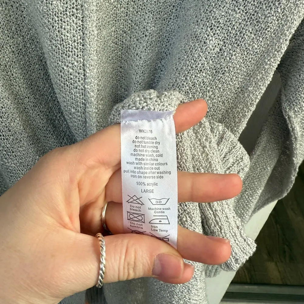 Women’s Grey V - Image 3