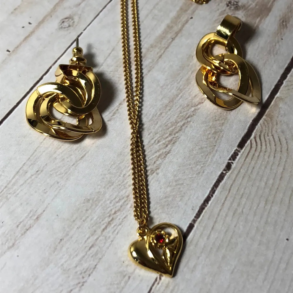 Avon Heart necklace and chain link pierced earrings set red ruby garnet gem VTG Gold - Image 6