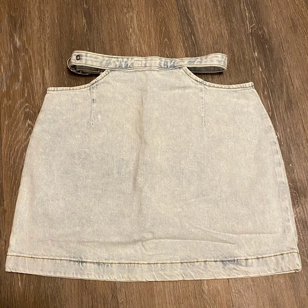 WEWOREWHAT Light Wash Cut Out Mini Denim Skirt Size XS - Image 2