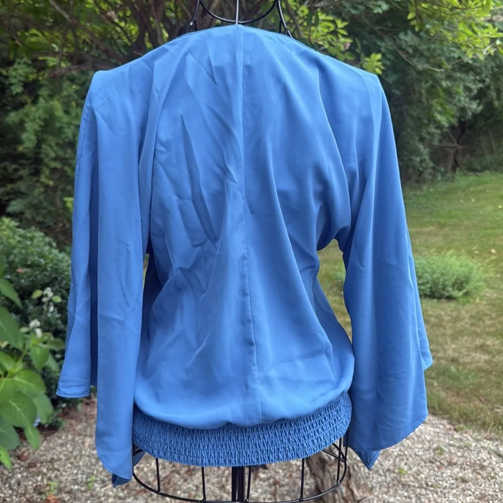 Amanda UpRichard, New York blue V-neck bell sleeve blouse - Image 4