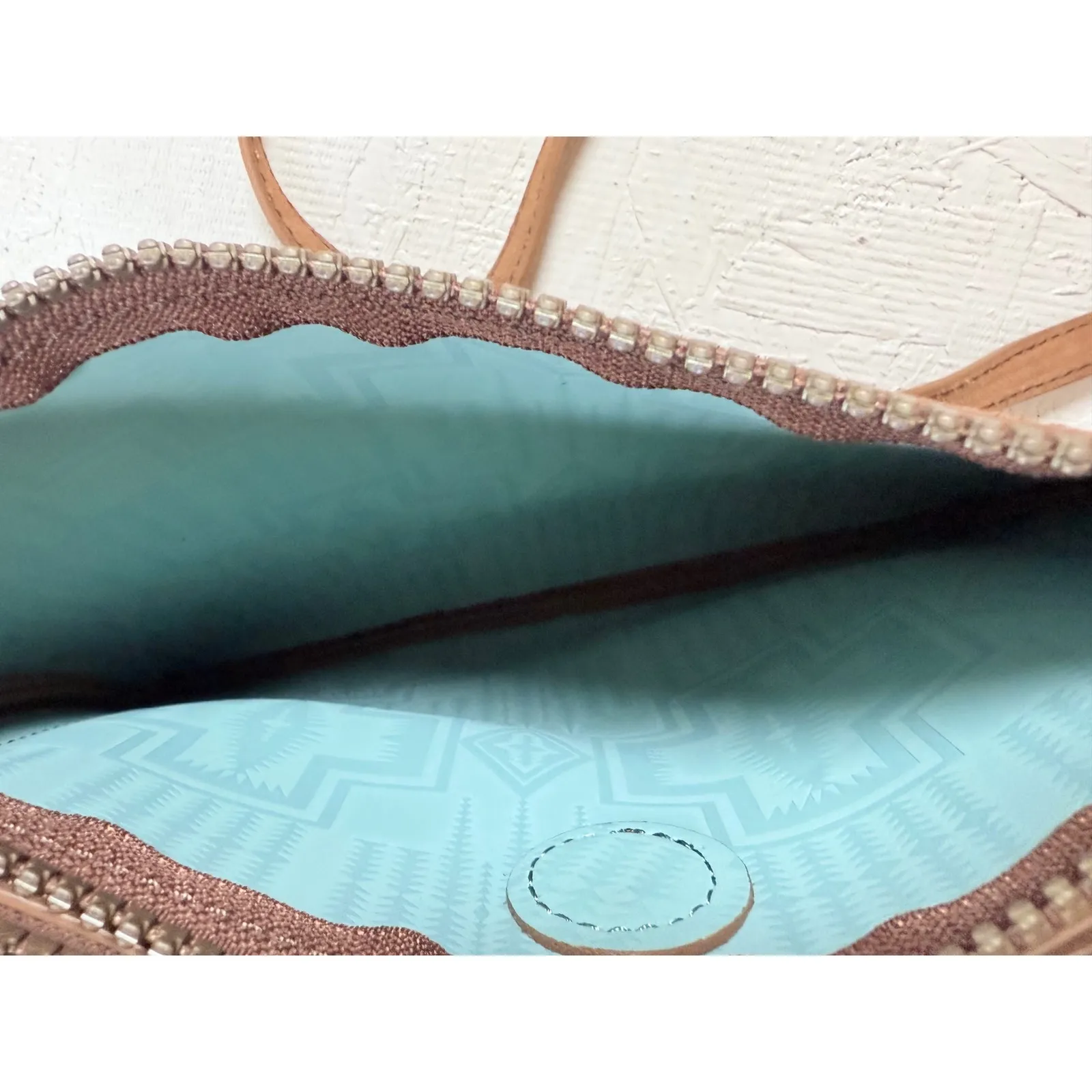 Pendleton VTG Suede Crossbody Bag Brown Leather Strap Zip Closure - Image 5