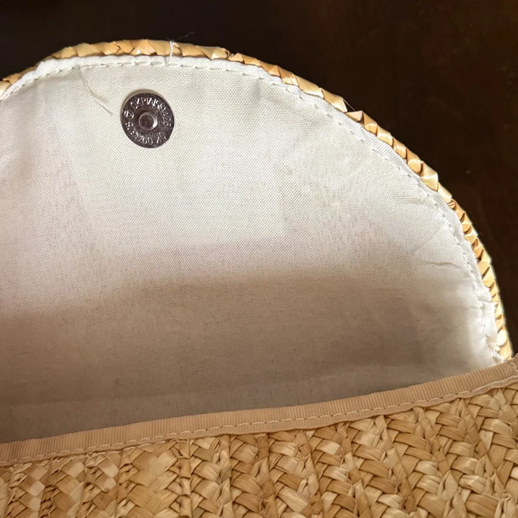 Unbranded Woven Under Arm Wristlet Purse Tan - Image 4