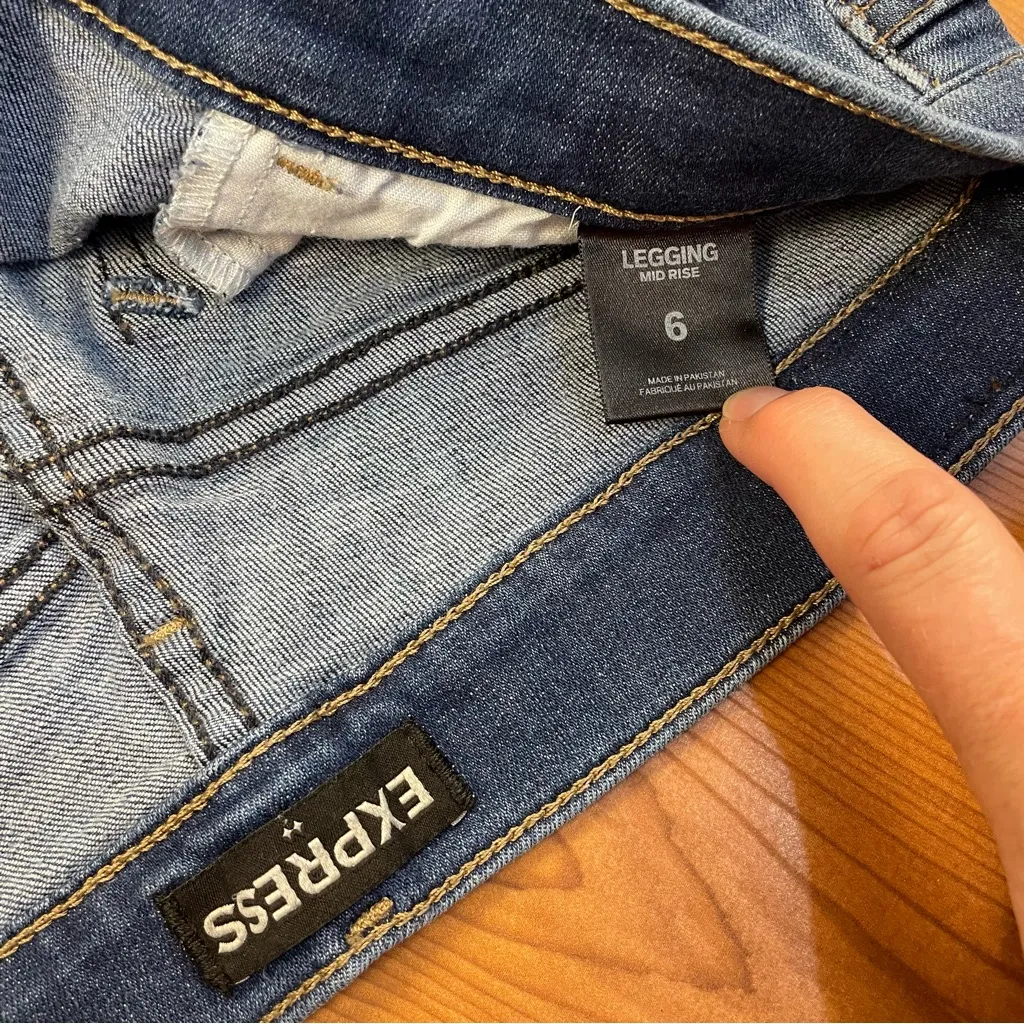 Express Denim Skinny Jeans Size 6 Women’s Mid Rise Stretch Raw Hem Blue Jeans - Image 7