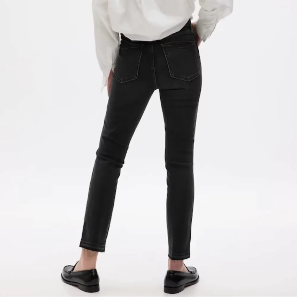 Gap  Denim Washed Black Vintage High Rise Slim Jeans Open Raw Ankle Hem 28 Short - Image 16
