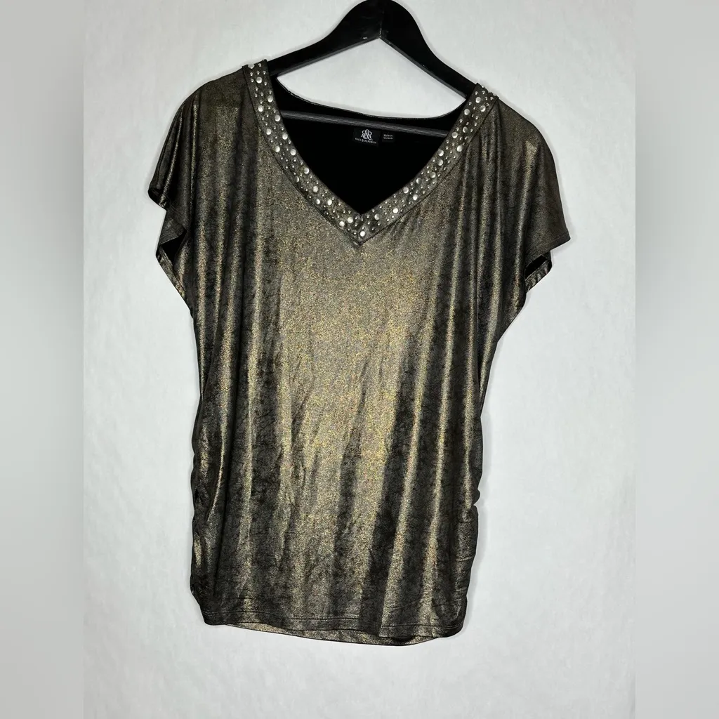 Rock & Republic Metallic Studded V Neck Top Size Small Y2K Short Sleeve Glam - Image 2