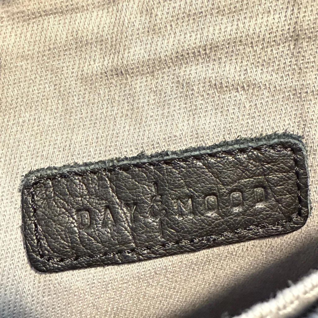 Day & Mood 'Anni' Leather Crossbody Bag Black - Image 4