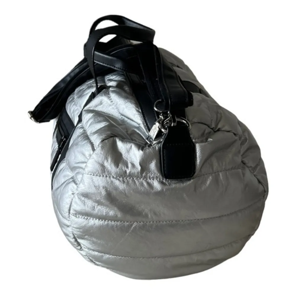 URBAN EXPRESSIONS Metallic Quilted Puffer Duffle Bag - Image 6