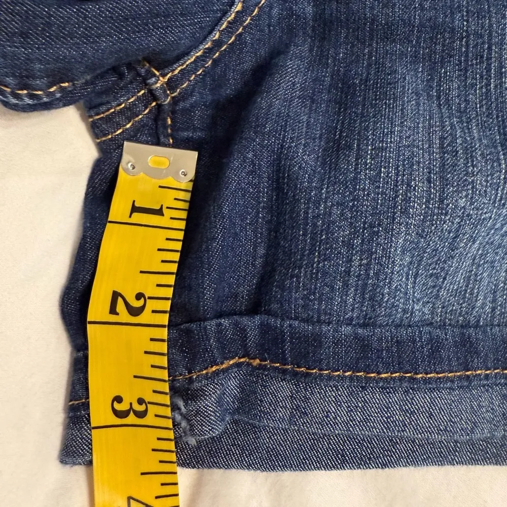 Denizen by Levi’s denim shorts. Front & back pockets. Dark wash. Size 4 - Image 6