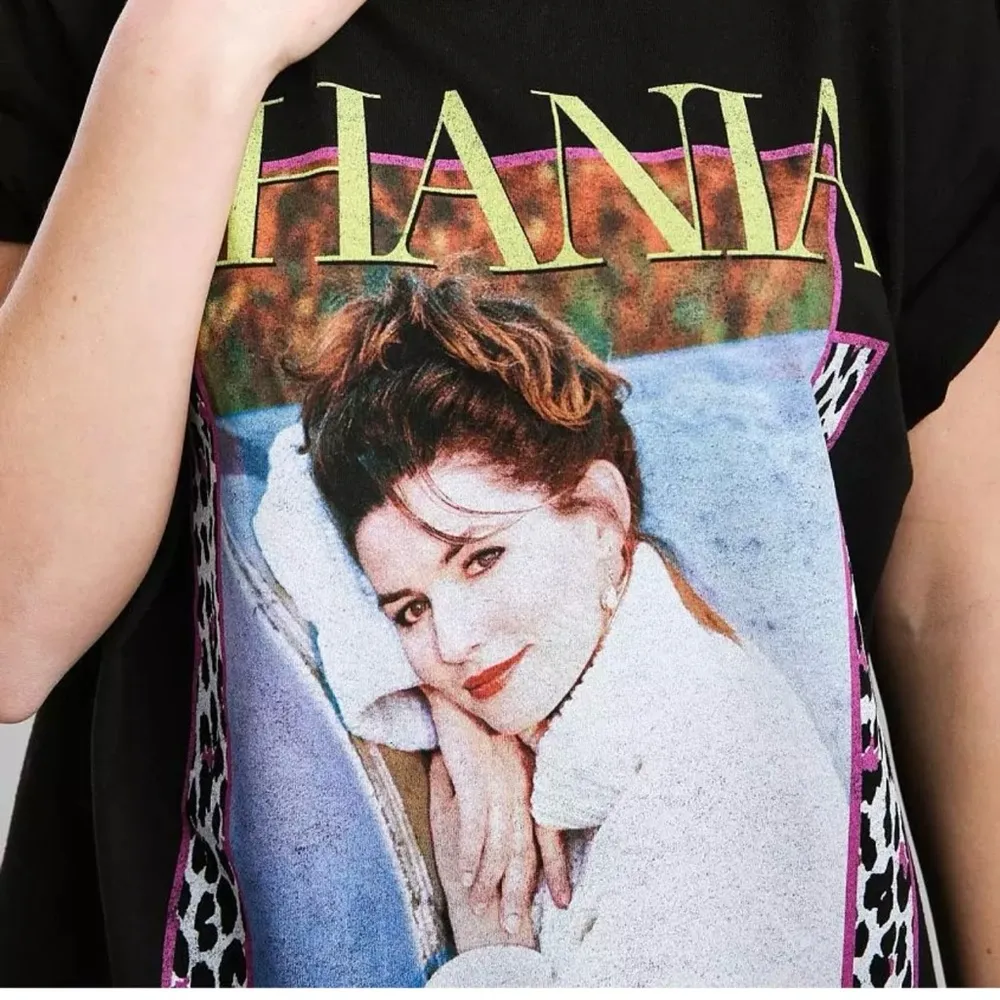 Buckle brand Shania Twain oversized vintage style tee - women’s size S/M. - Image 2