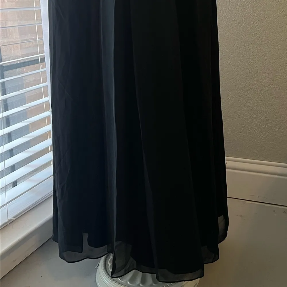 Dave and Johnny floor length formal dress with ieweled halter detail siz… Size 2 - Image 6