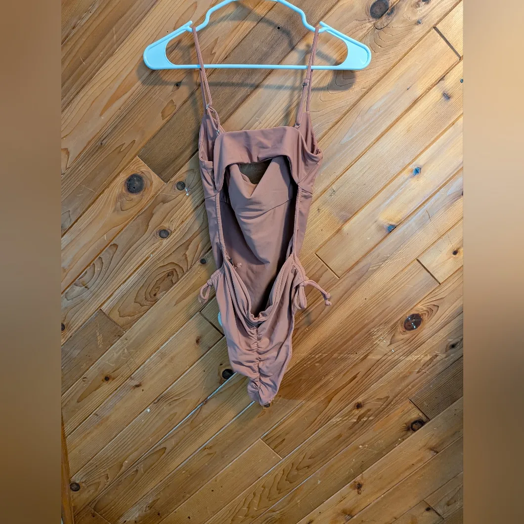 Tularosa One-Piece Swimsuit Size Medium - Image 5