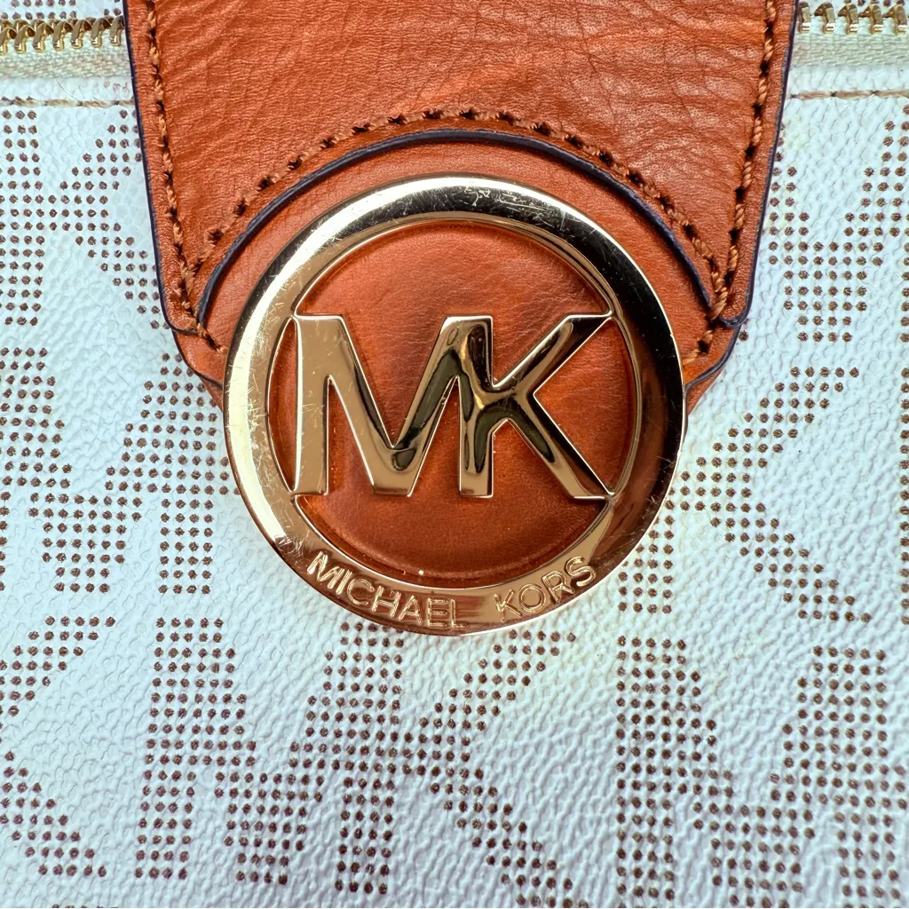 Michael Kors Fulton beige/tan double zip crossbody bag purse  vegan leather - Image 3