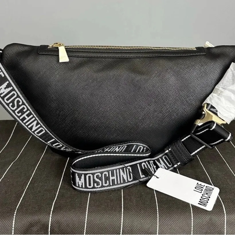 LOVE MOSCHINO Nero Stampa Rossa Crossbody Belt Bag NWT - Image 5