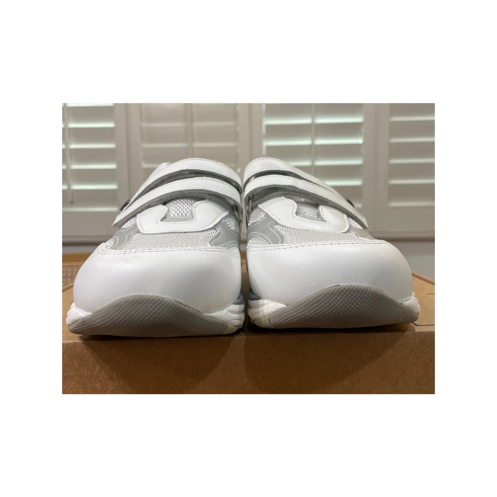 SAS Women's TMV Walking Shoes White Silver Leather Size 7.5 WW Lightly Worn - Image 9