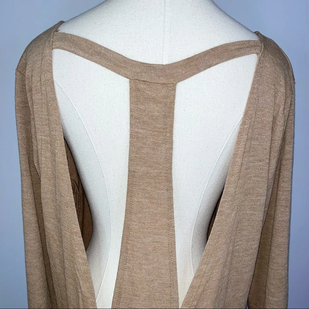 YELETE Camel Light Tan Open Back Lightweight Sweater Medium NWOT - Image 7
