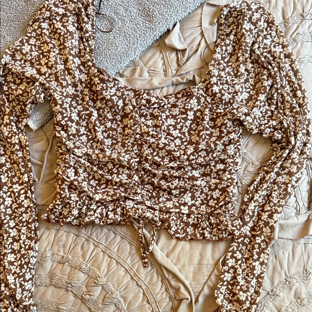 Le Lis medium  Floral Print Blouse in Brown and Cream - Image 7