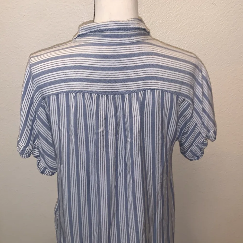 Universal Threads Universal Thread blue white striped polo lightweight button Down shirt - Image 7