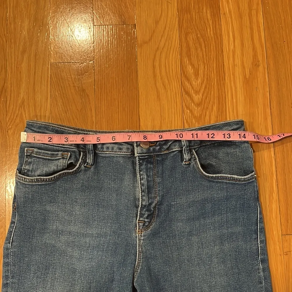 Free people  Raw hem cropped jeans size 31. - Image 4