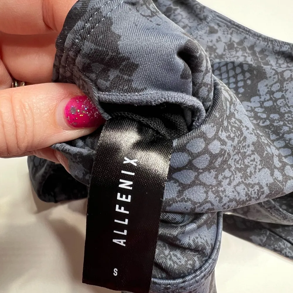 Anthropologie allfenix snake skin print sports bra small - Image 7