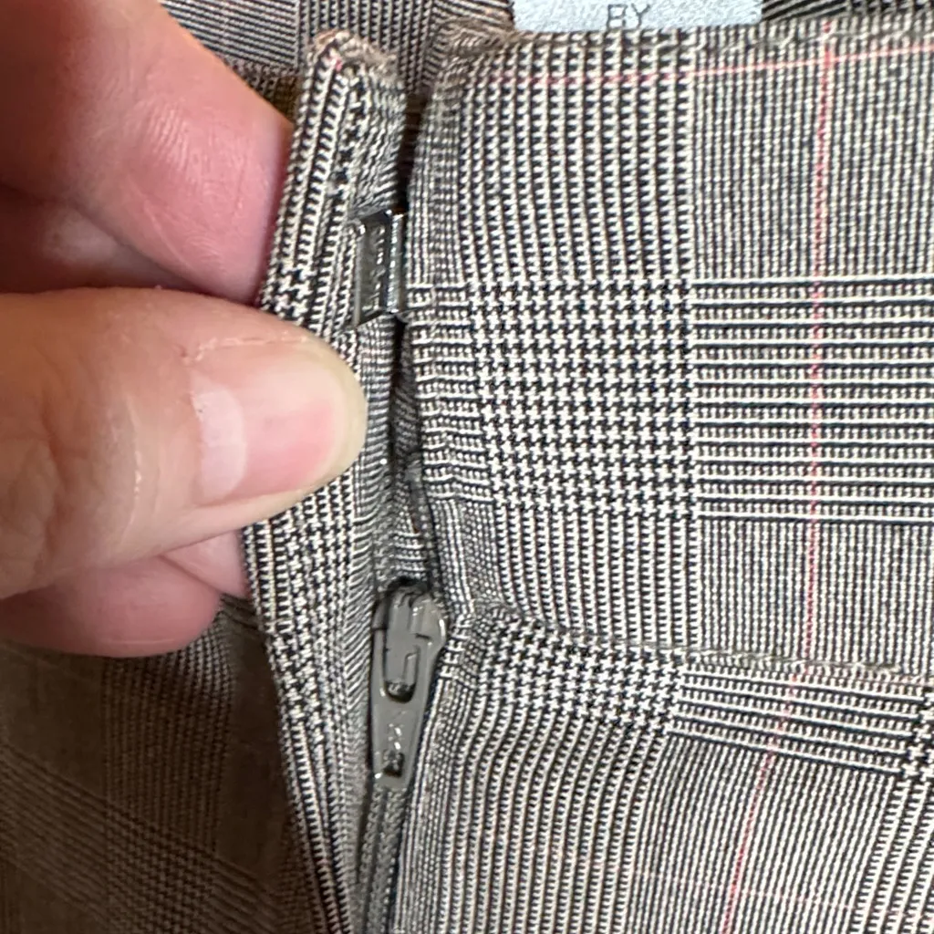 Plaza Pant by City DKNY Black Houndstooth Pants with Peach Accents Size 8 - Image 5