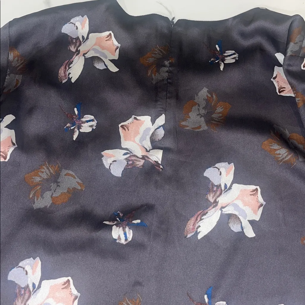 Banana Republic Blouse Grey Floral Lined Long Flared at Cuff Sleeves Large Tall - Image 9