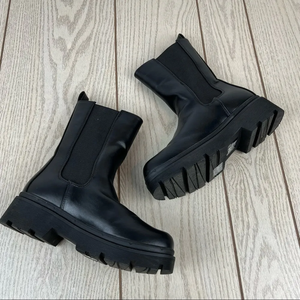 H Halston Rio Lug Sole Tall Chelsea Boots US6/EUR36.5 Black Vegan Leather $125 - Image 5