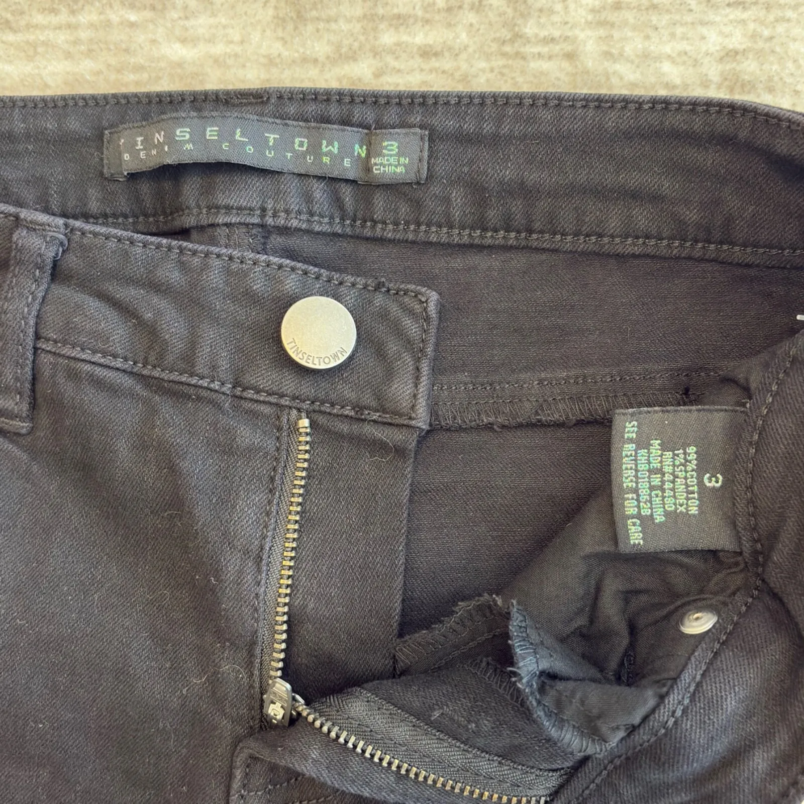 NWT Tinseltown Bermuda Shorts Size‎ 3 Black Soft Stretch Denim Jean Frayed Hem - Image 6