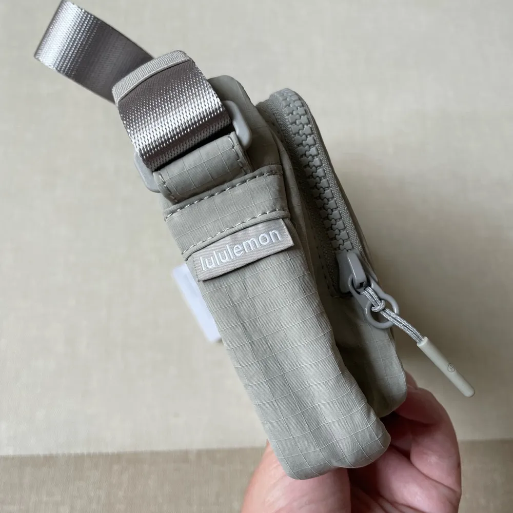 Multi-Pocket Crossbody Bag 2.5L - Raw Linen - Image 8