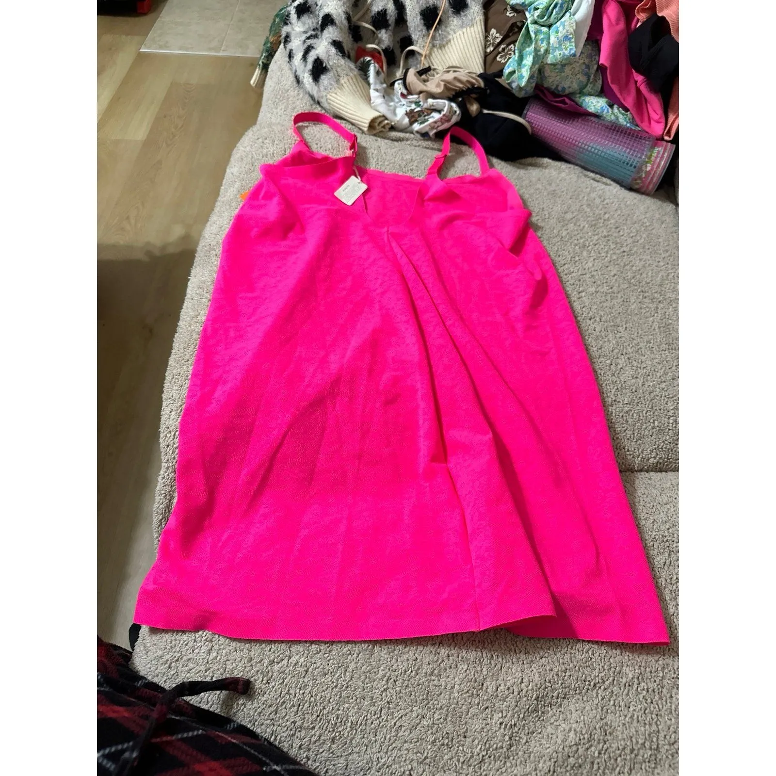 Smoothez neon pink lace dress - Image 6