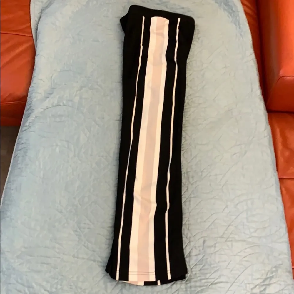 BCBG MAXAZRIA “Hawkins” striped wide leg pants. - Image 3