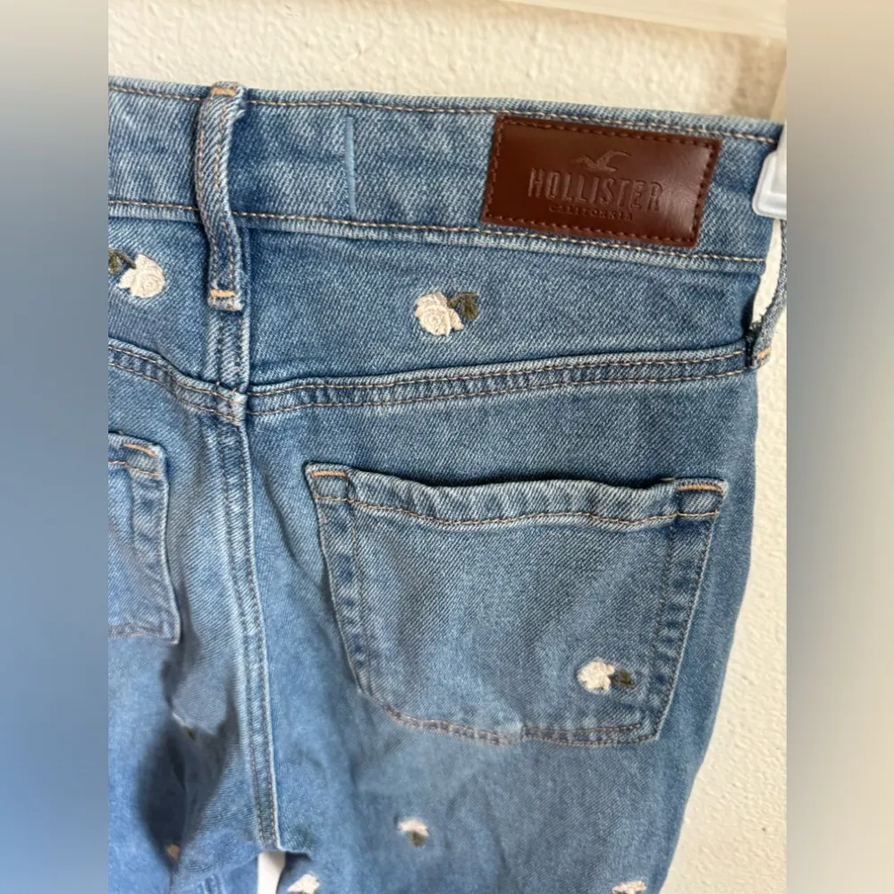 Hollister Co. Ultra High-Rise Mom Denim Jeans Embroidered white roses! - Image 6