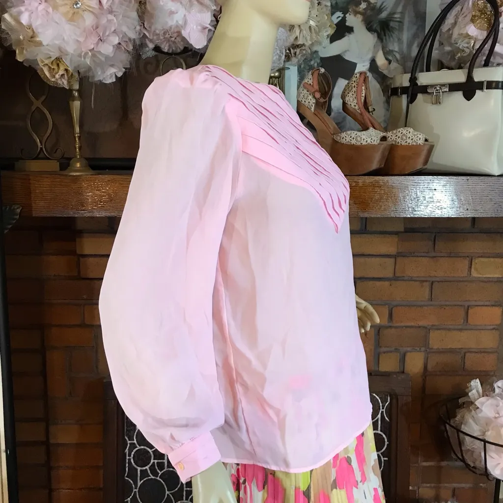 VINTAGE KLE PINK PLEATED RUFFLE BACK BUTTON PUFFED SLEEVE BLOUSE (S) - Image 3