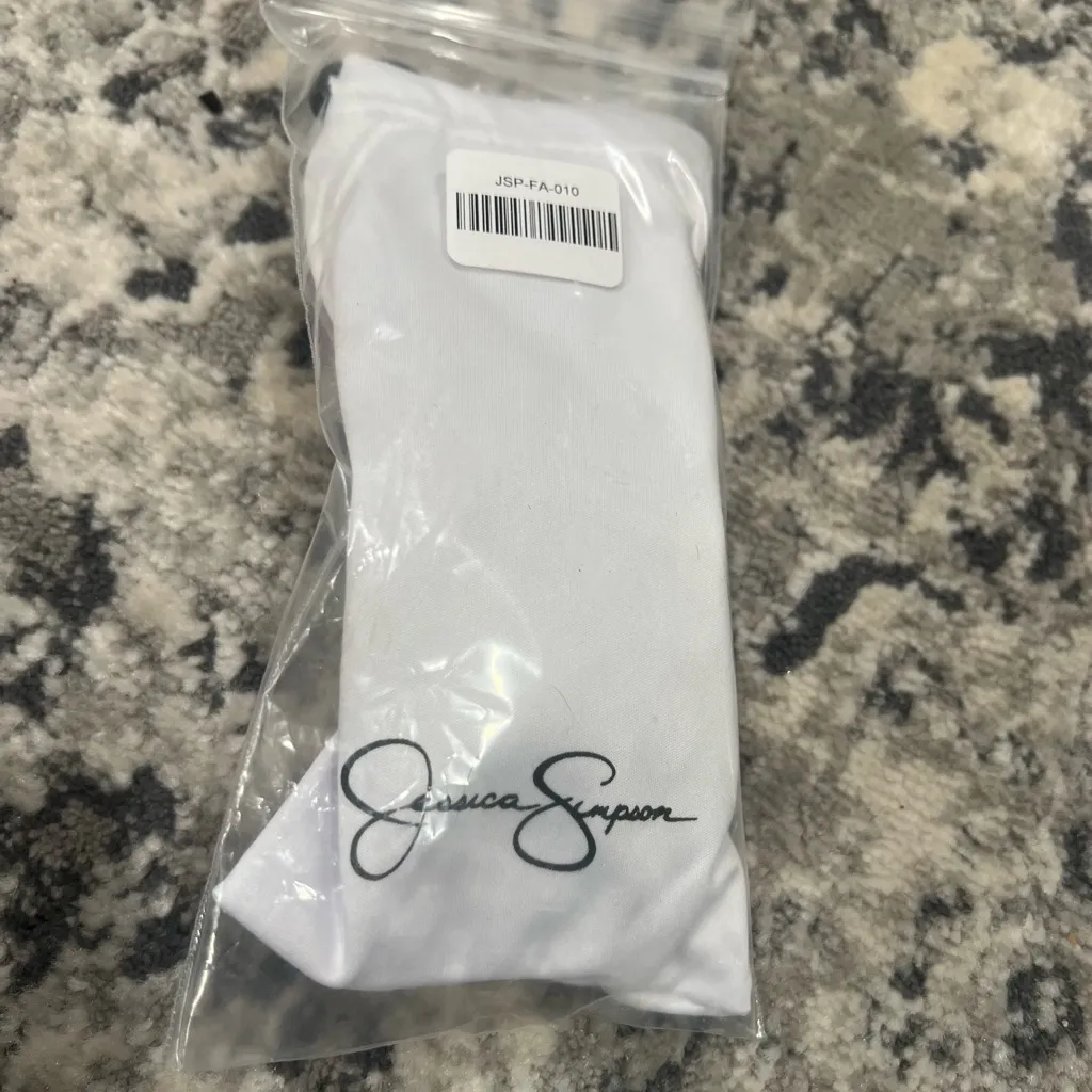 Jessica Simpson Black Oval Sunglasses - Image 8