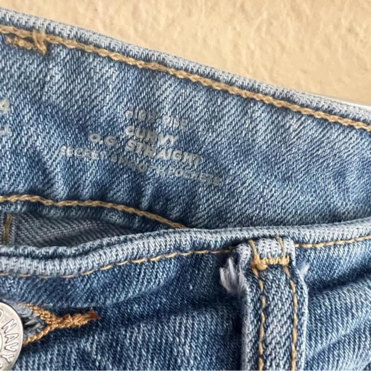 Old Navy Distressed Curvy OG Straight Jeans - Image 7
