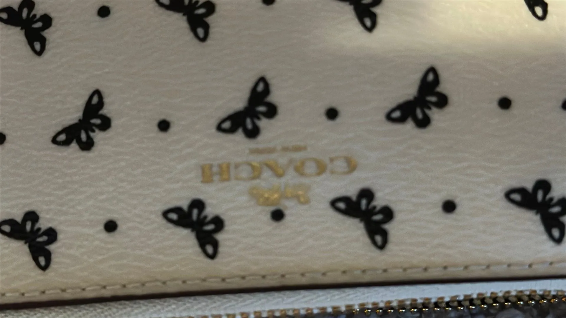 Coach change purse with keychain  - Image 4