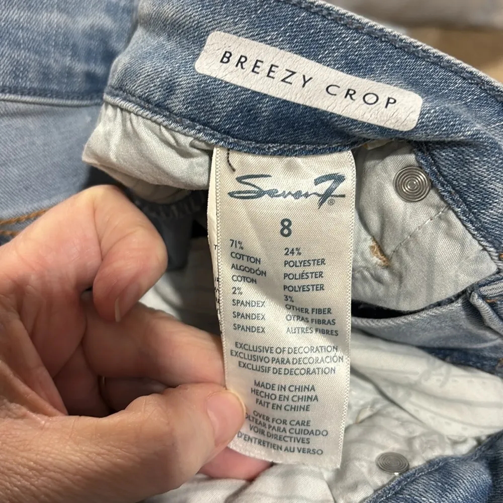 Seven7 denim long shorts Sz 8 light wash slight distressing roll up breezy crop - Image 6