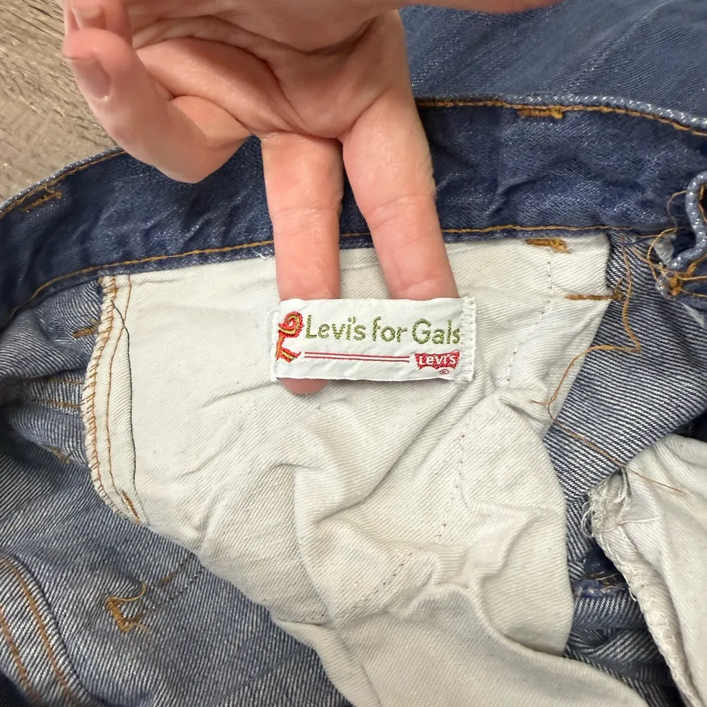 Levi’s for gals big E on white tag size 28 - Image 7